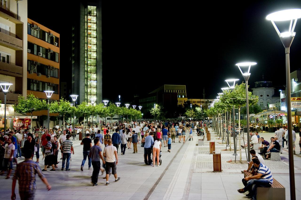 Boulevard Prishtina Enes Пристина Екстериор снимка