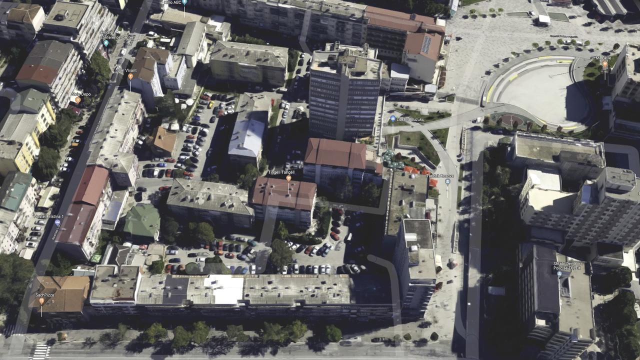 Boulevard Prishtina Enes Пристина Екстериор снимка